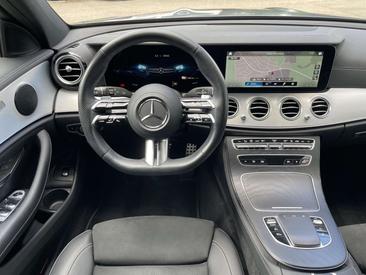 Mercedes Classe E 300 Night Edition — photo 21