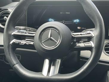Mercedes Classe E 300 Night Edition — photo 22