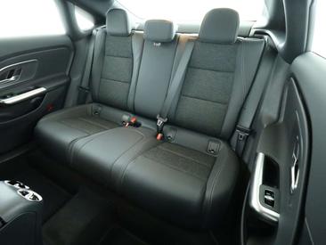 Mercedes CLA 180 — photo 18