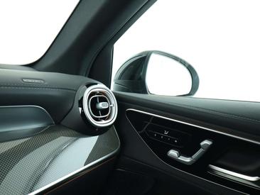 Mercedes GLC 220 — photo 16