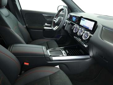 Mercedes GLA 200 — photo 17