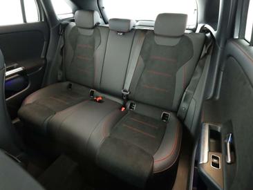 Mercedes GLA 200 — photo 18