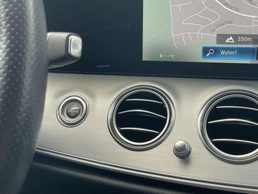 Mercedes Classe E 300 Night Edition — photo 26