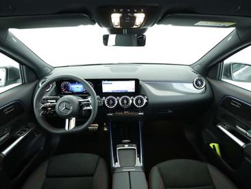 Mercedes GLA 200 — photo 19