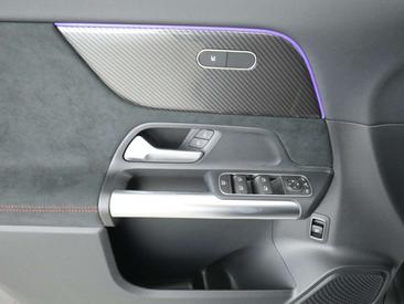 Mercedes GLA 200 — photo 20