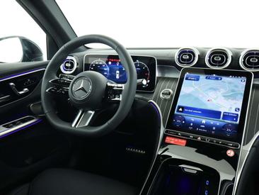 Mercedes GLC 300 — photo 10