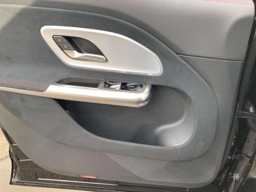 Mercedes GLB 250 AMG Line — photo 15