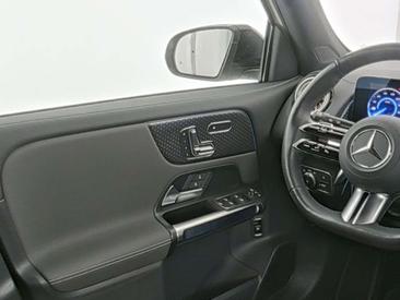Mercedes EQB 250 Night Edition — photo 8