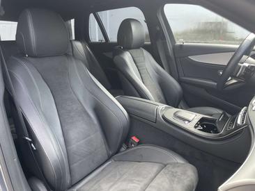 Mercedes Classe E 300 Night Edition — photo 36