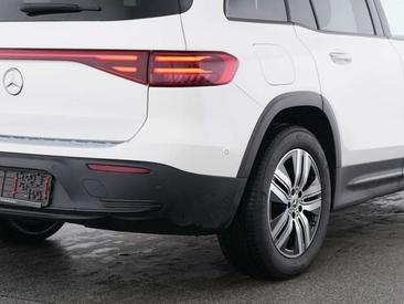 Mercedes EQB 250 Night Edition — photo 9