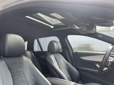 Mercedes Classe E 300 Night Edition — photo 37