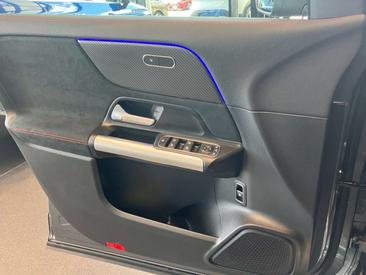 Mercedes GLA 180 AMG Line — photo 14