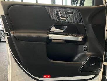 Mercedes EQB 300 AMG Line — photo 13
