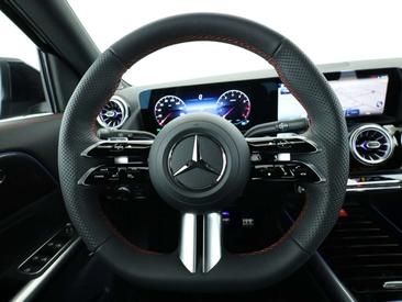 Mercedes GLA 200 — photo 11