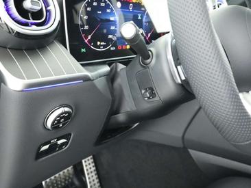 Mercedes GLC 300 — photo 27