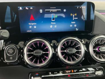 Mercedes GLA 180 AMG Line — photo 12