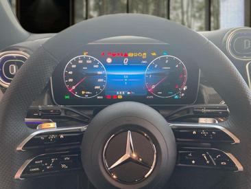 Mercedes GLC 220 AMG Line — photo 11