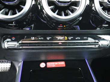 Mercedes GLA 200 — photo 14