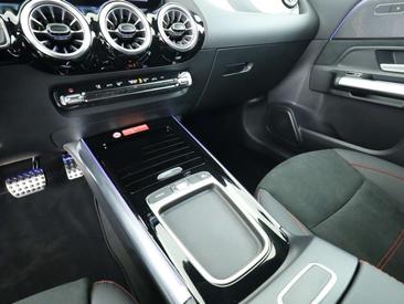 Mercedes GLA 200 — photo 15
