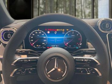 Mercedes GLC 200 AMG Line — photo 11