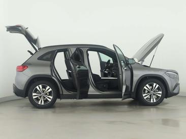 Mercedes GLA 180 — photo 8
