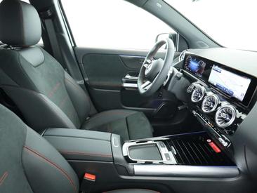 Mercedes GLA 200 — photo 17