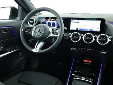 Mercedes GLA 180 — photo 10
