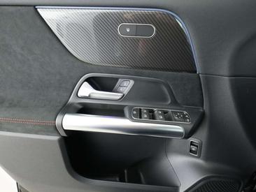 Mercedes GLA 200 — photo 20