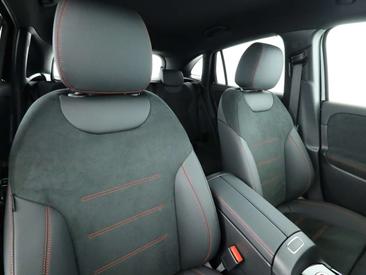 Mercedes GLA 200 — photo 21