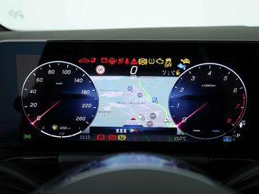 Mercedes GLA 180 — photo 12