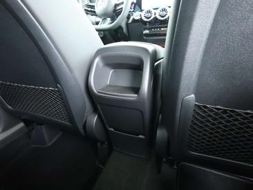 Mercedes GLA 200 — photo 24