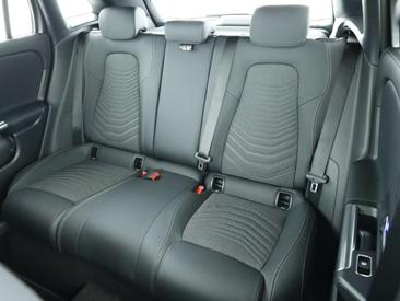 Mercedes GLA 180 — photo 18