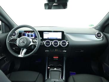 Mercedes GLA 180 — photo 19