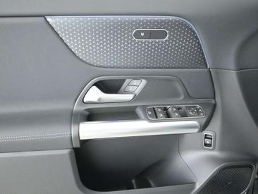 Mercedes GLA 180 — photo 20