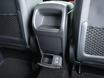 Mercedes GLA 180 — photo 23