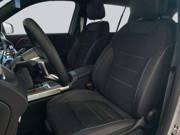 Mercedes GLB 200 — photo 8
