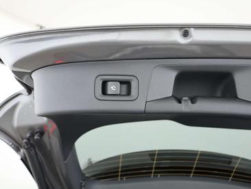 Mercedes GLA 180 — photo 25