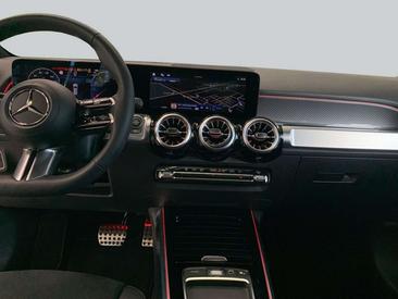 Mercedes GLB 200 — photo 12