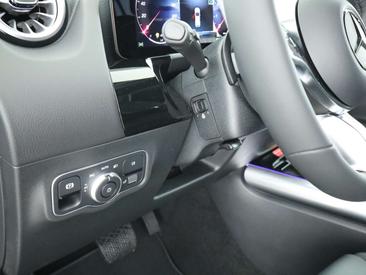 Mercedes GLA 180 — photo 27