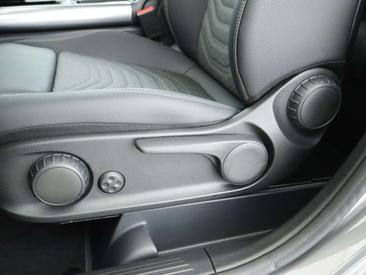 Mercedes GLA 180 — photo 28