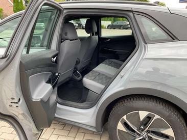 Volkswagen ID.4 Pro Performance — photo 9