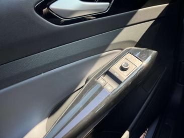 Volkswagen ID.4 Pro Performance — photo 3