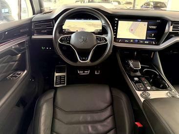 Volkswagen Touareg R — photo 12