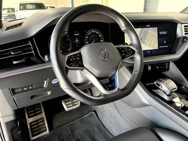 Volkswagen Touareg R — photo 13