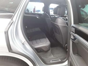 Volkswagen Touareg R-Line — photo 8