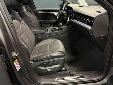 Volkswagen Touareg 4Motion R-Line — photo 12