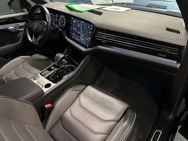 Volkswagen Touareg 4Motion R-Line — photo 11