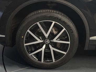 Volkswagen Touareg 4Motion Elegance — photo 8