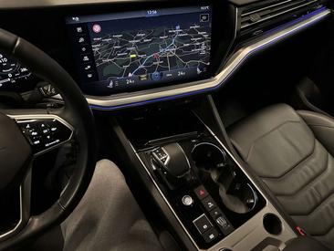 Volkswagen Touareg 4Motion Elegance — photo 18