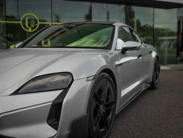 Porsche Taycan ph2 Turbo GT — photo 10